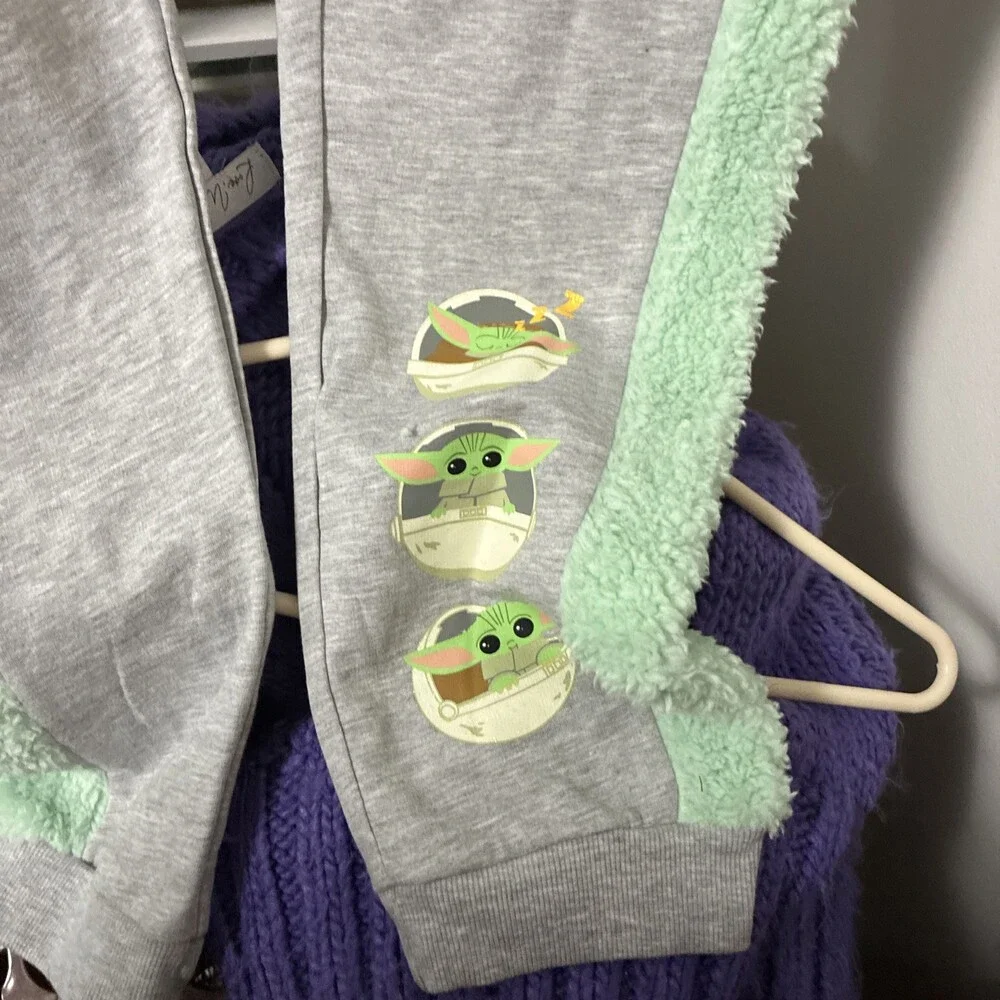 New Without Tags Big Kids girls Star Wars Gray And Green Fuzzy Sweatpants 14 16